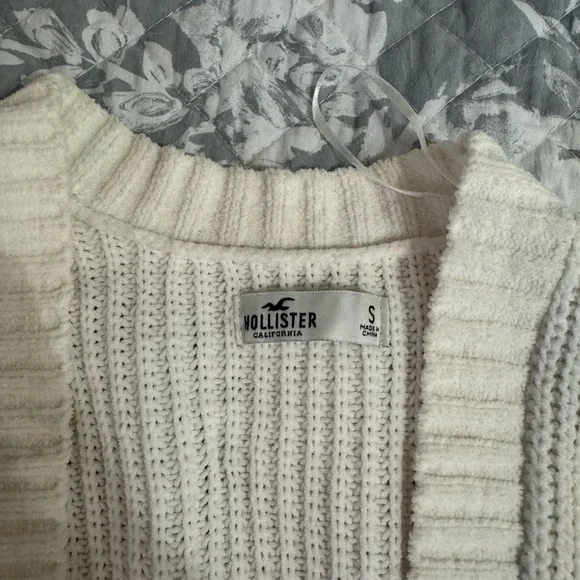 White Hollister Cardigan - Picture 2 of 3